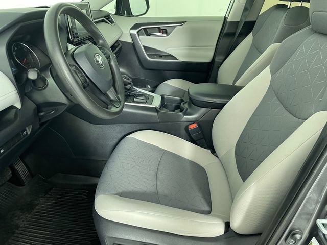 Used 2021 Toyota RAV4 XLE w/ Convenience Package FWD image 2