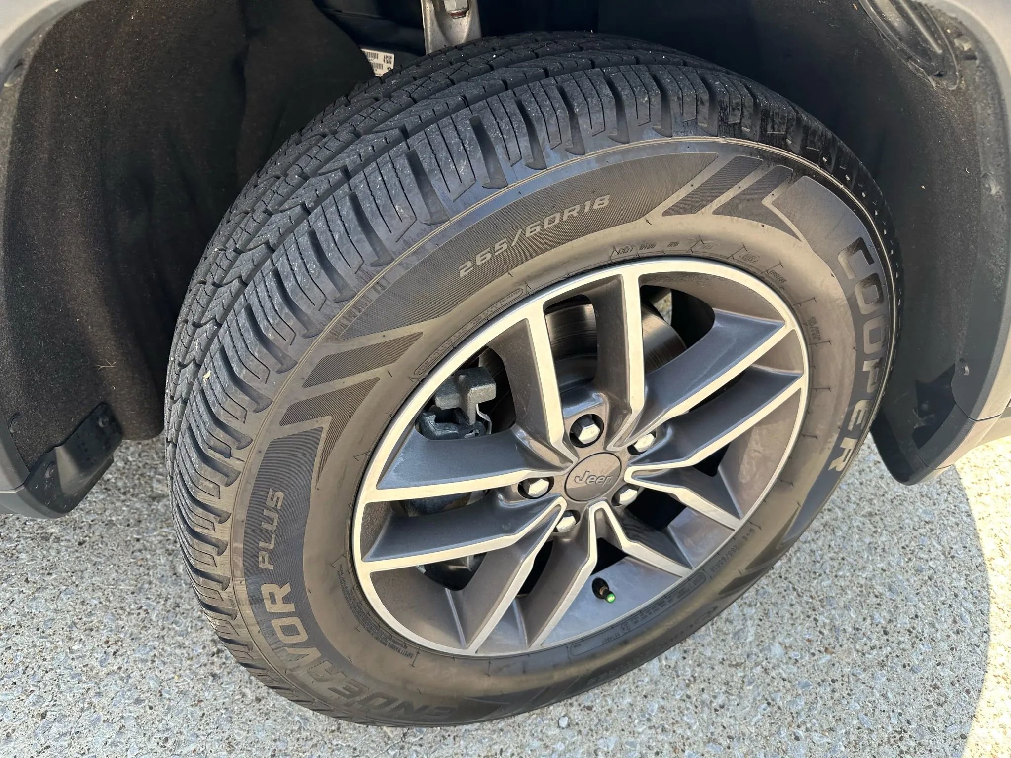 Used 2019 Jeep Grand Cherokee Limited w/ Luxury Group II image 9