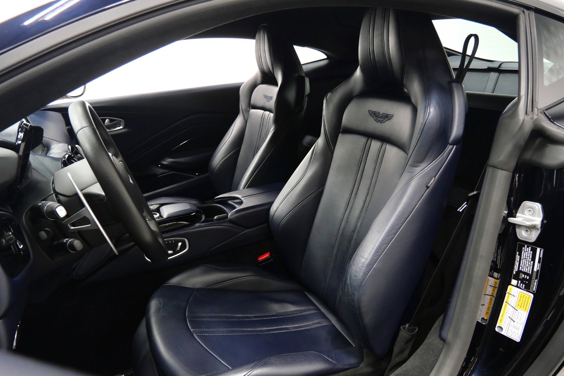 Used 2020 Aston Martin V8 Vantage Coupe image 21