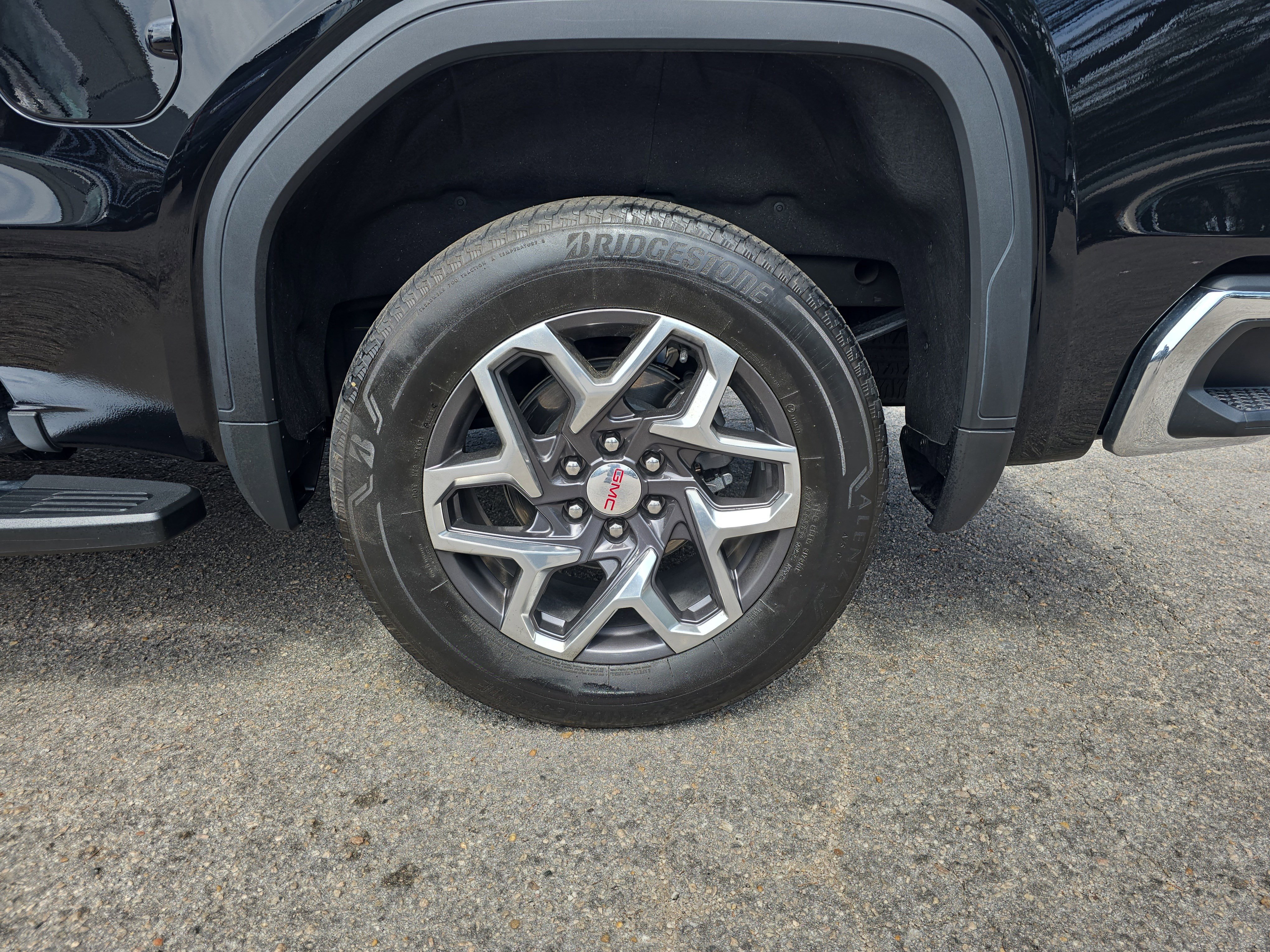 Used 2024 GMC Sierra 1500 SLT w/ SLT Premium Plus Package AWD/4WD image 33