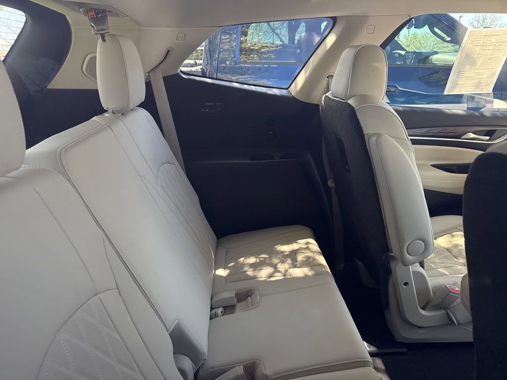 Used 2023 Buick Enclave Avenir image 11