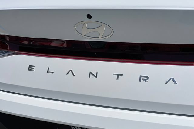 New 2026 Hyundai Elantra SE FWD image 8