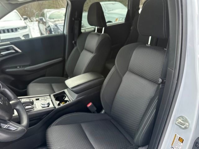 Used 2022 Mitsubishi Outlander ES image 32