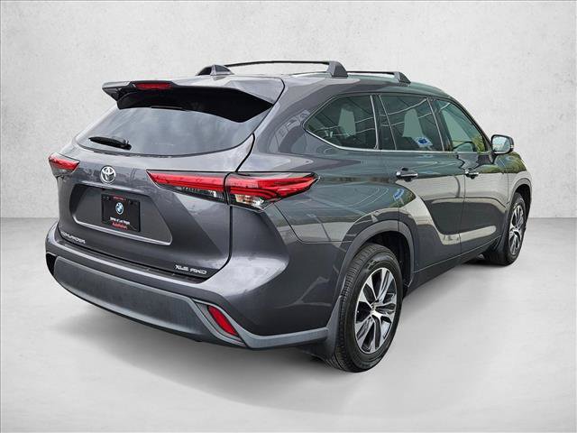 Used 2020 Toyota Highlander XLE AWD/4WD image 5
