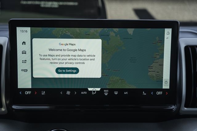 Used 2025 Ford Expedition Active image 32