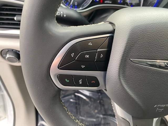 Used 2022 Chrysler Voyager LX FWD image 21