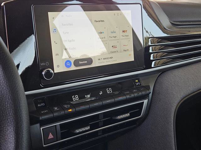 Used 2025 Toyota Camry LE w/ Convenience Package image 8