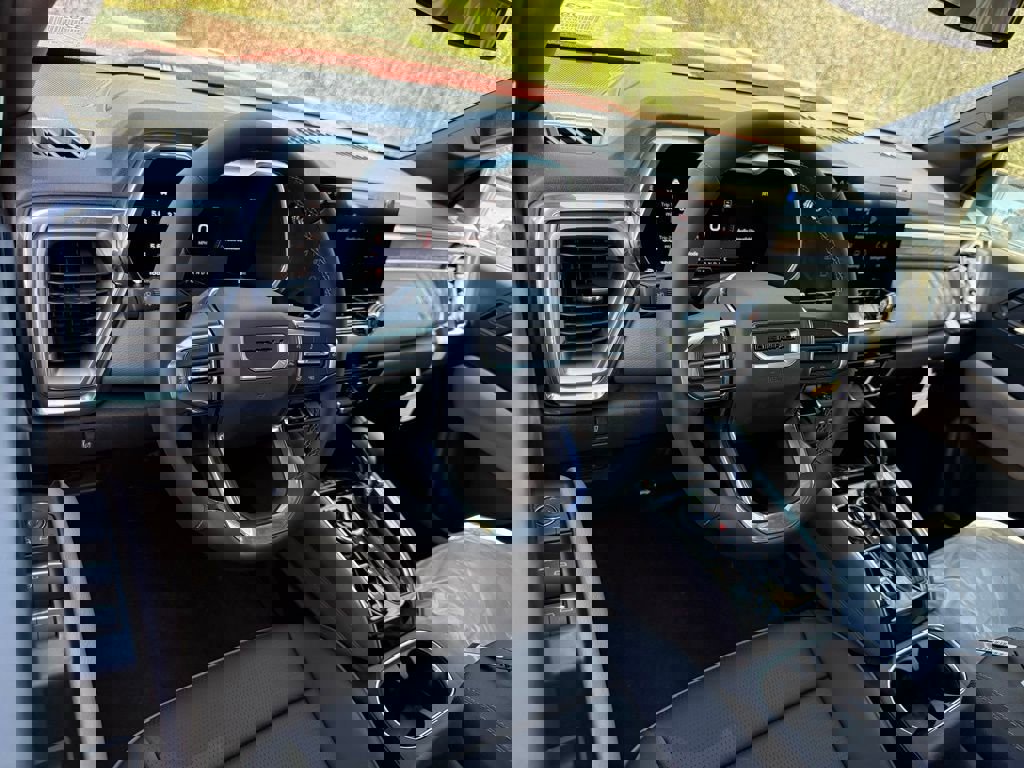 New 2026 GMC Canyon Denali image 3