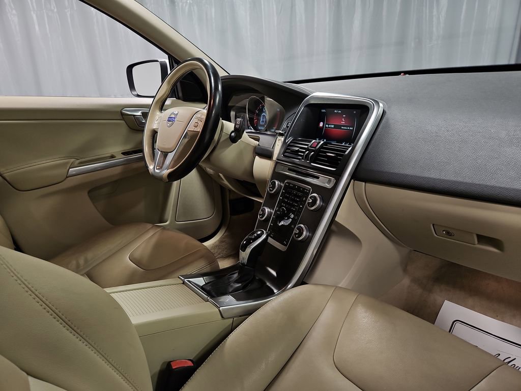 Used 2016 Volvo XC60 T6 image 26