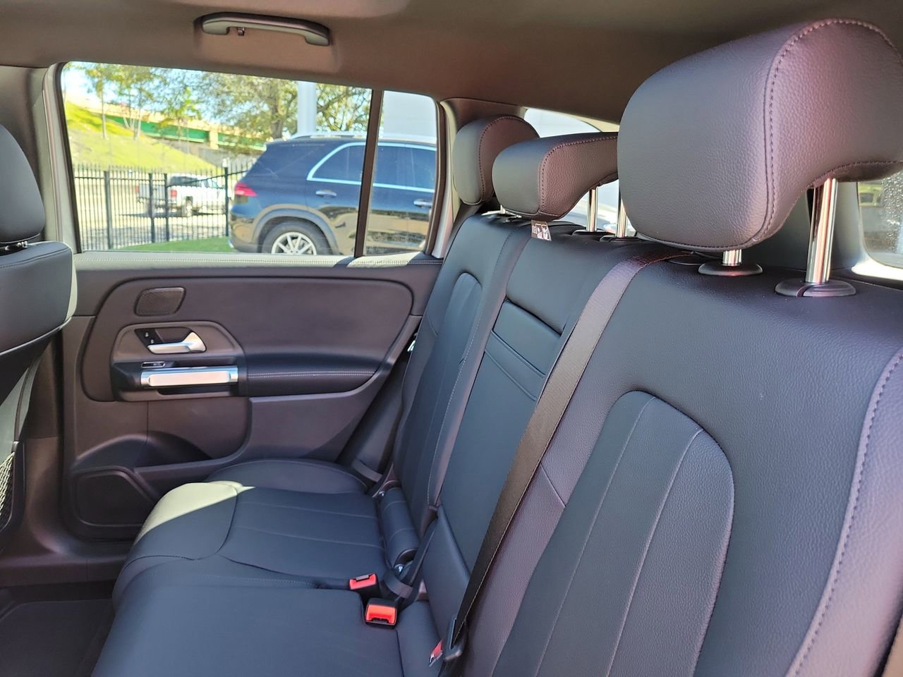 New 2026 Mercedes-Benz GLB 250 image 9