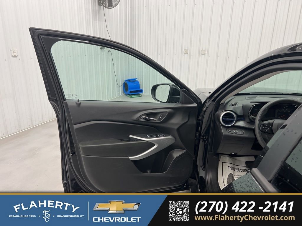 Used 2024 Chevrolet Trax LS w/ LS Convenience Package image 8