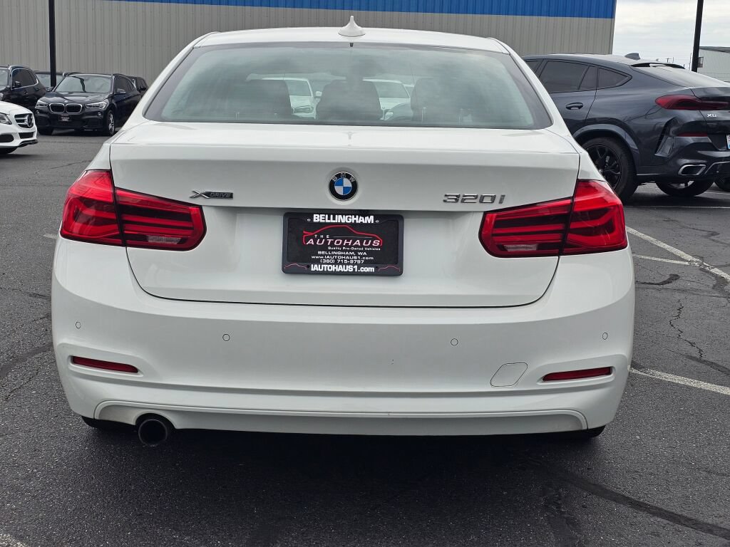 Used 2016 BMW 320i xDrive Sedan AWD/4WD image 4