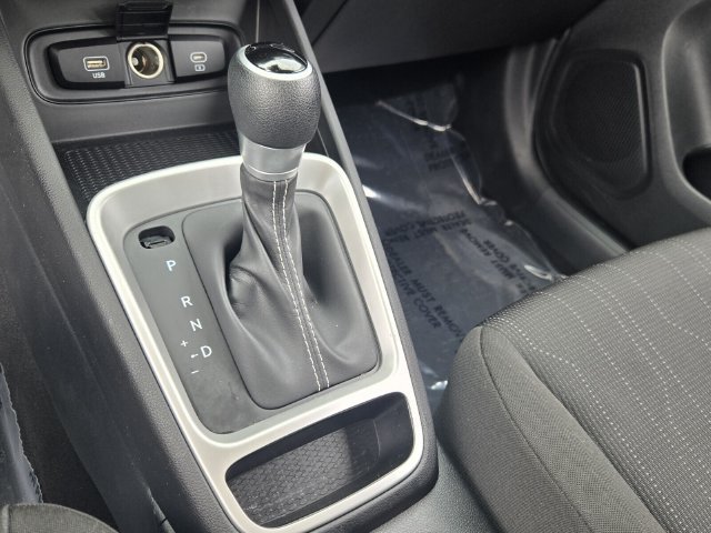 Used 2024 Hyundai Venue SE FWD image 19