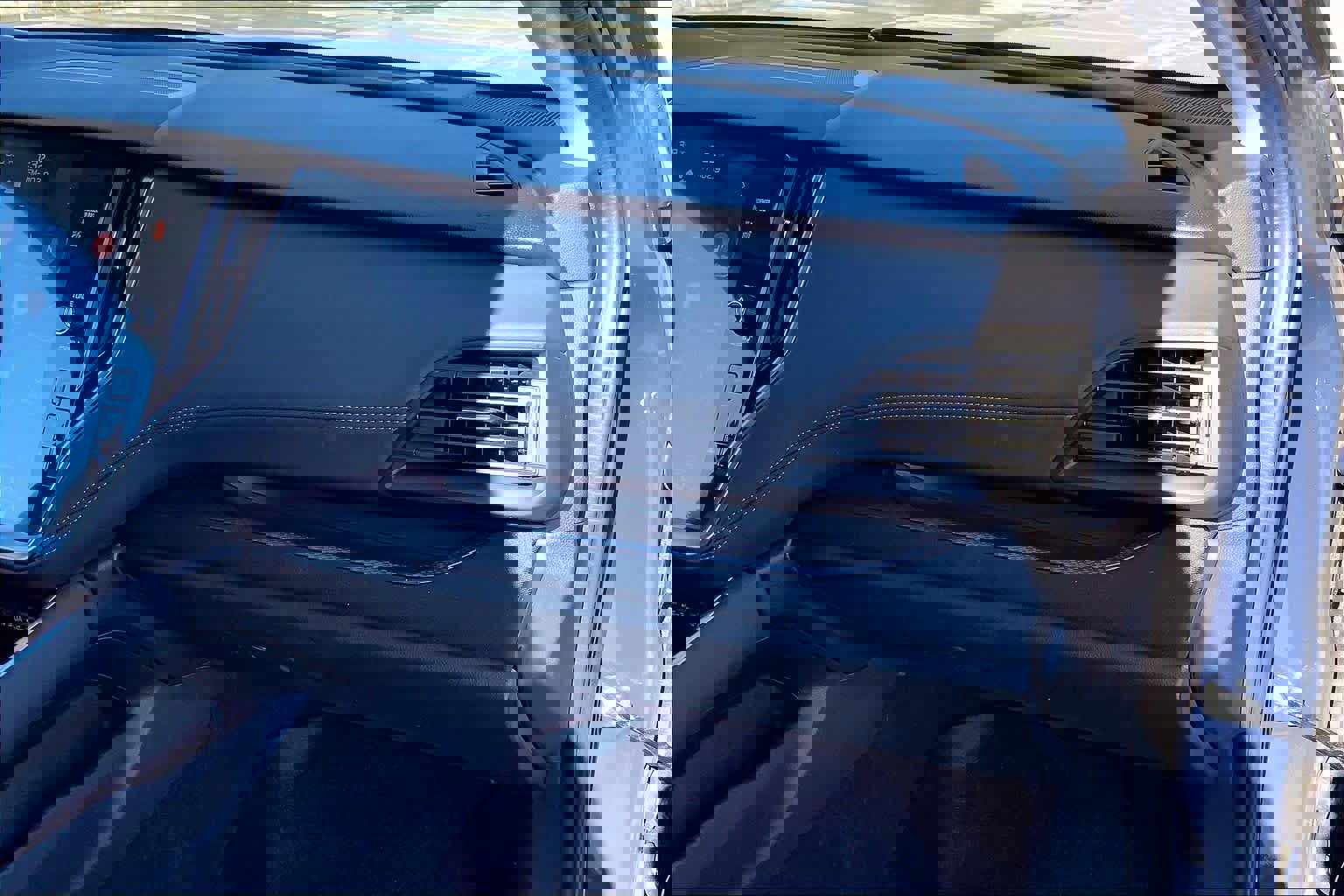 Used 2025 Subaru Outback Premium image 19