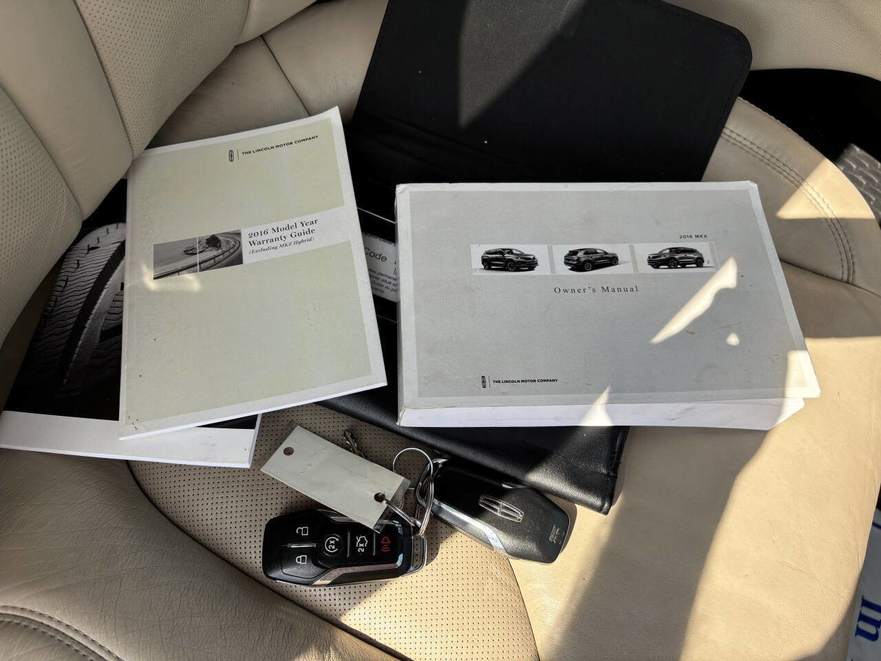 Used 2016 Lincoln MKX Select w/ Select Plus Package image 20