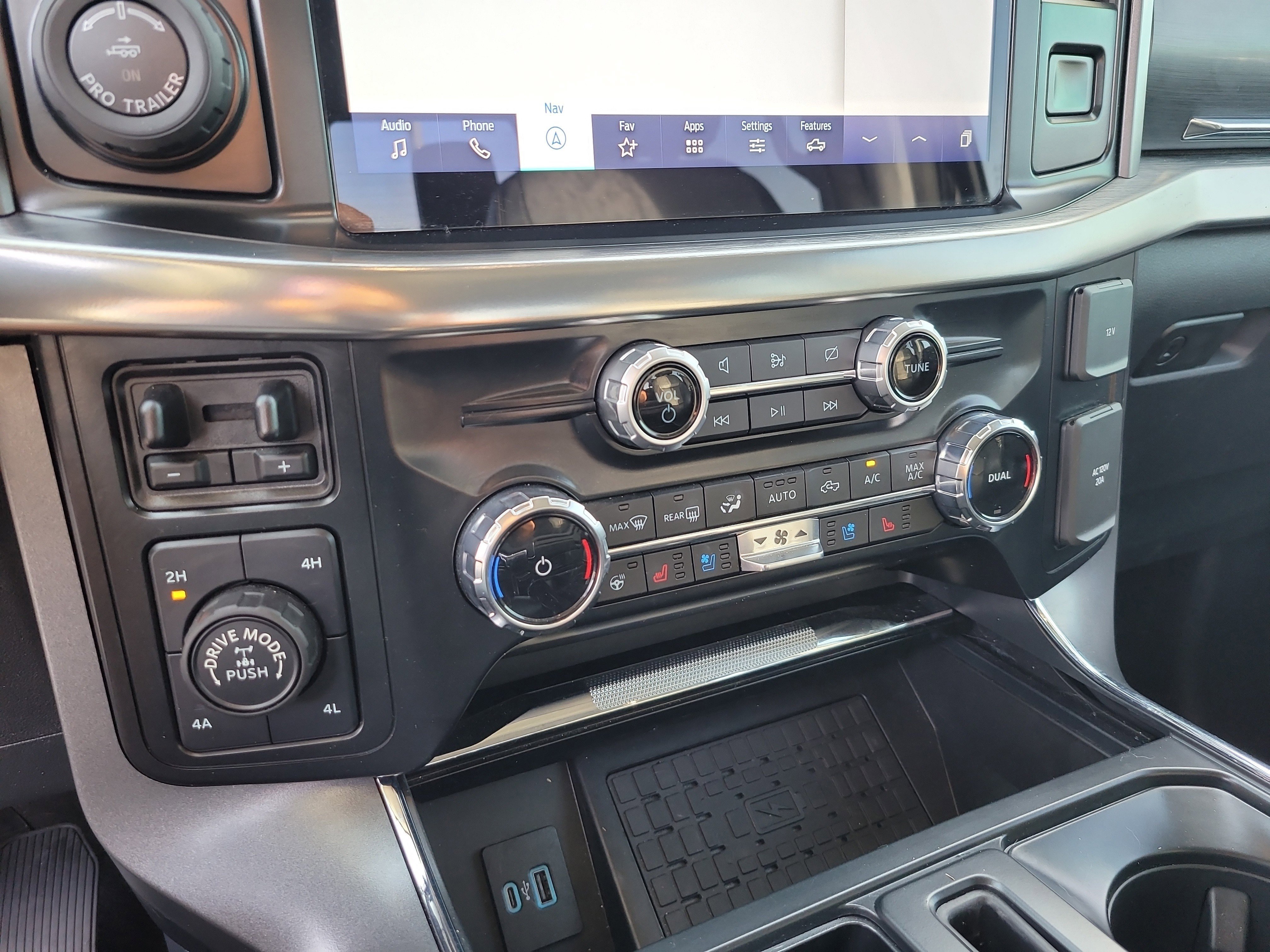 Used 2023 Ford F150 Lariat w/ Trailer Tow Package image 25