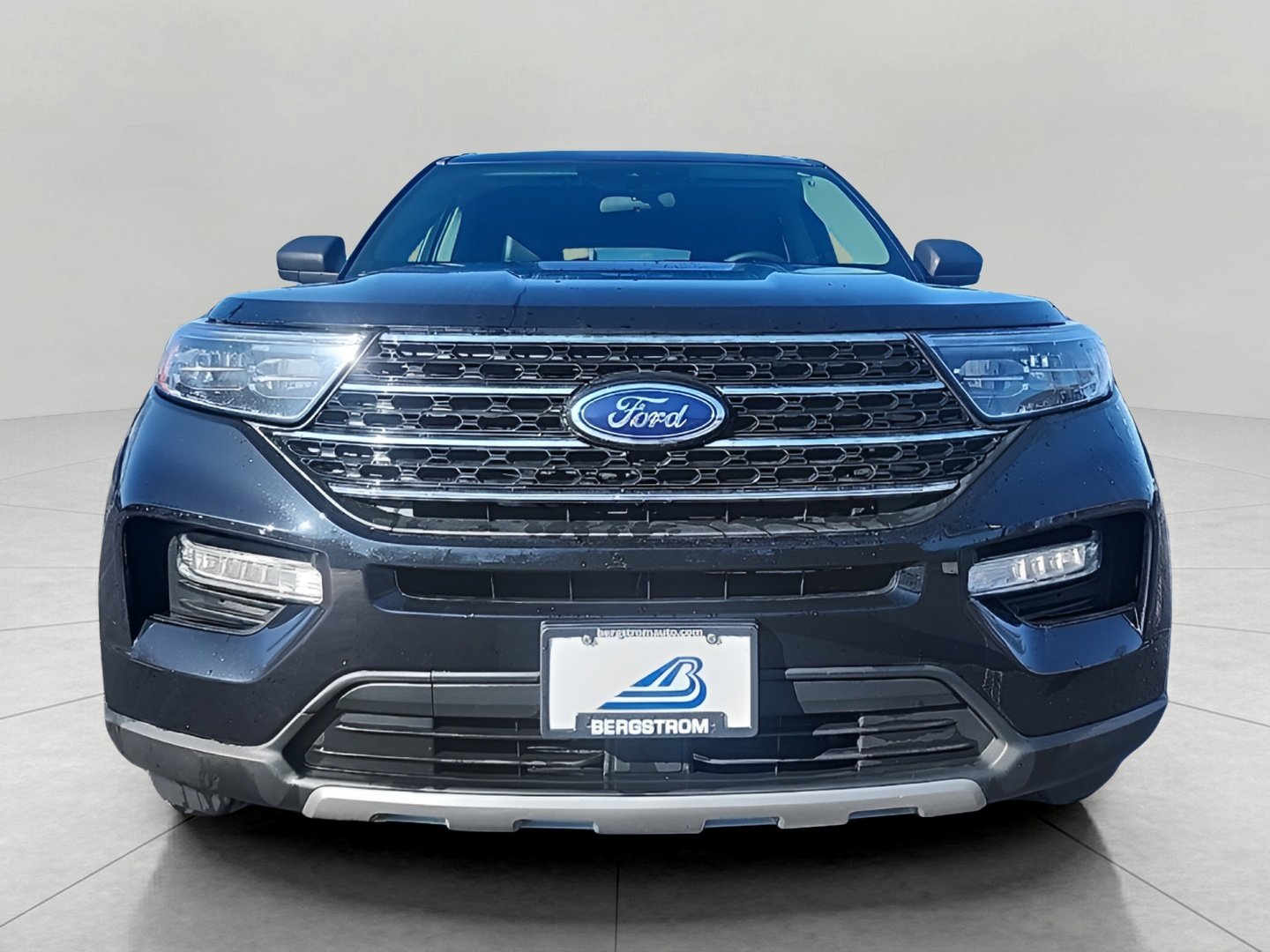 Certified 2023 Ford Explorer XLT w/ Equipment Group 202A AWD/4WD image 4