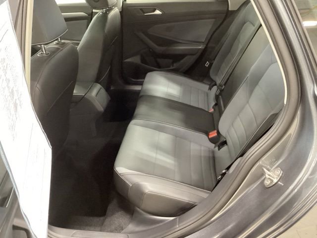 Used 2025 Volkswagen Jetta SE w/ Sunroof Package image 16