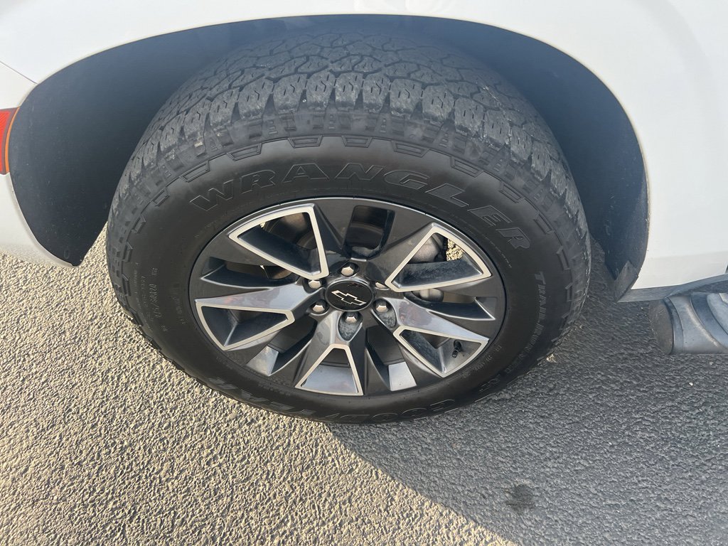 Used 2022 Chevrolet Suburban Z71 w/ Luxury Package image 7