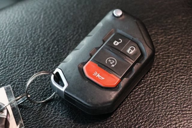 Used 2024 Jeep Wrangler Unlimited AWD/4WD image 39