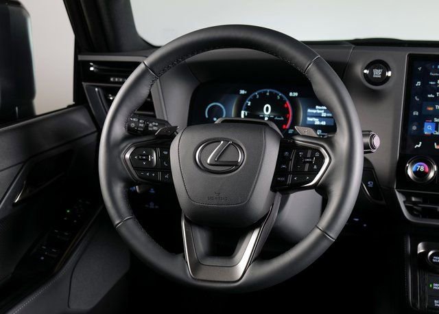 Used 2025 Lexus GX 550 550 Luxury+ w/ Accessory Package (2T) image 12