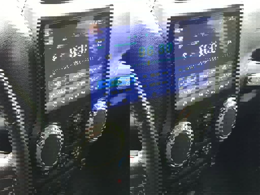 Used 2017 Jeep Wrangler Unlimited Sahara w/ Connectivity Group image 27