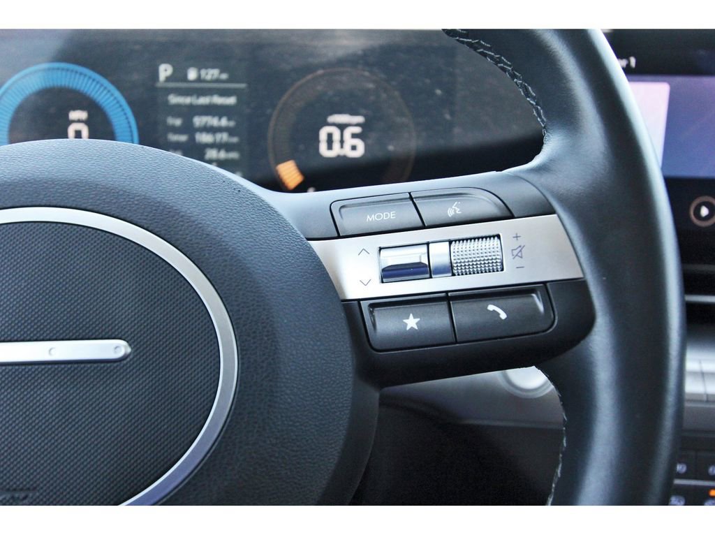 Used 2025 Hyundai Kona SEL image 16