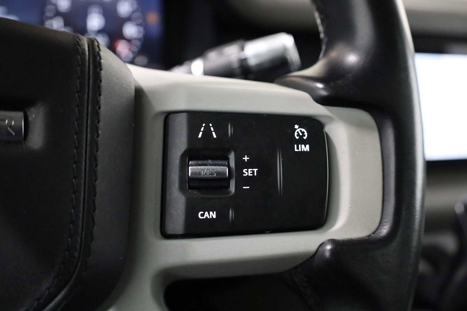 Used 2020 Land Rover Defender 110 SE image 26