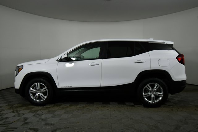 Used 2024 GMC Terrain SLE image 16