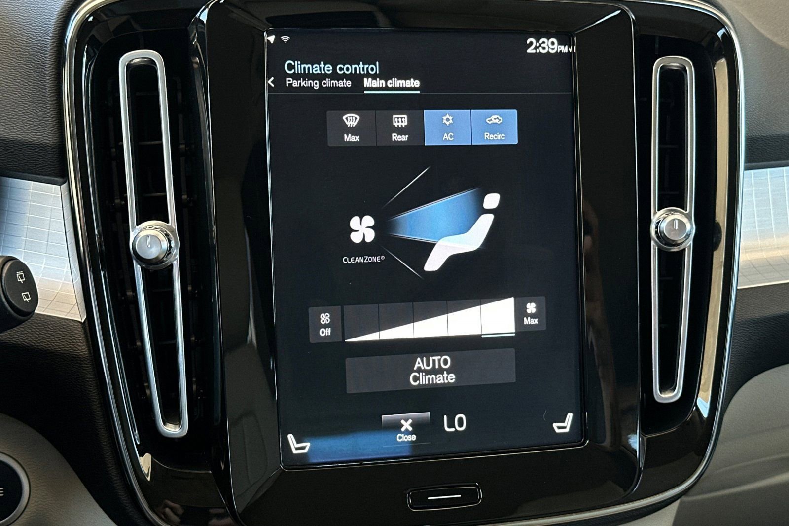 Used 2022 Volvo XC40 T5 Momentum image 19