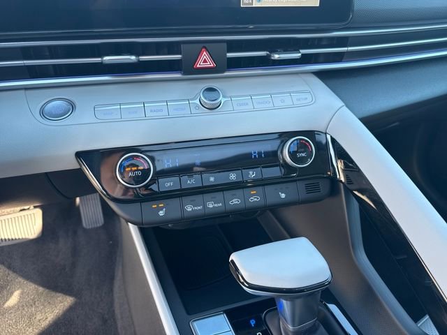 Certified 2025 Hyundai Elantra Limited image 17