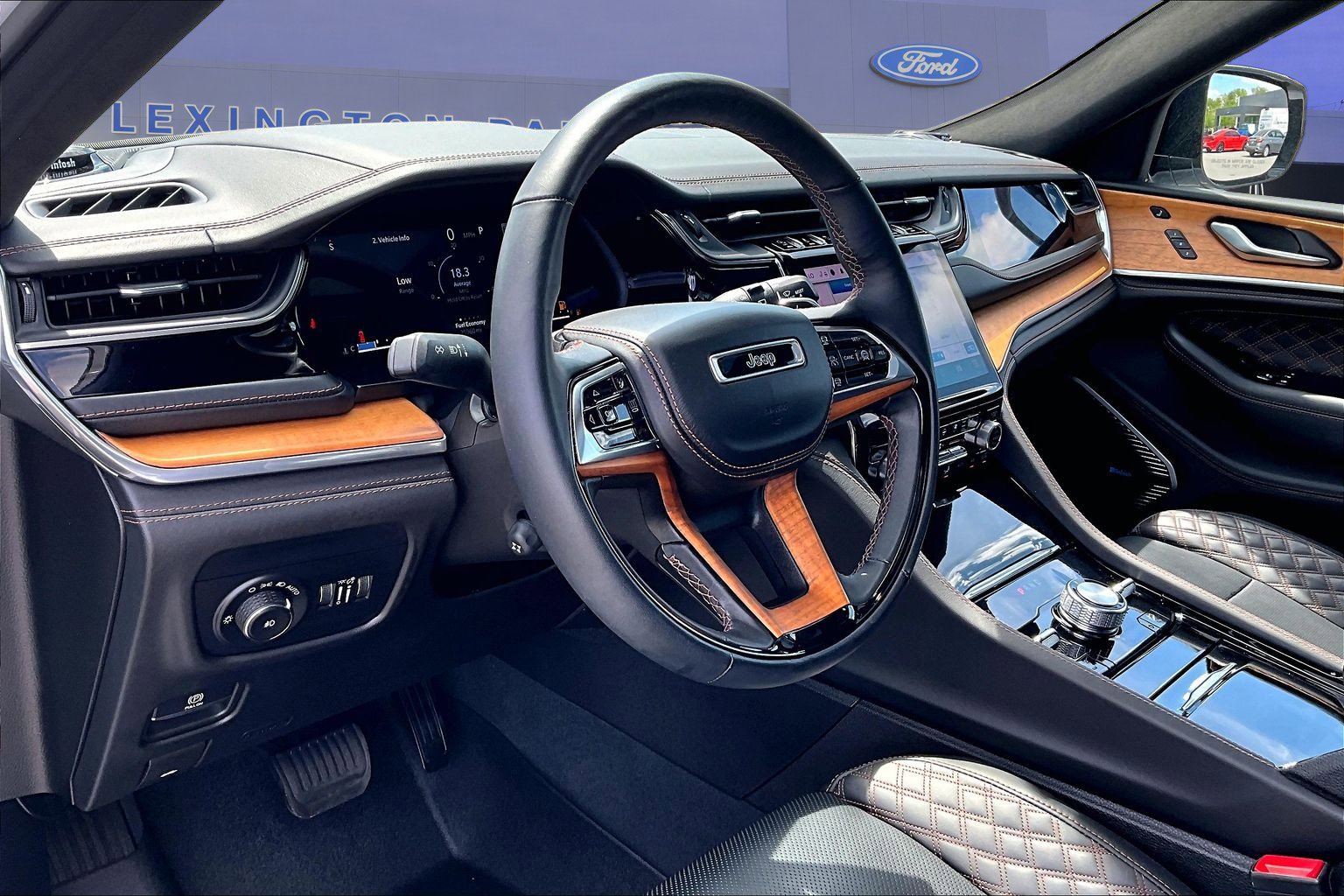 Used 2023 Jeep Grand Cherokee L Summit AWD/4WD image 17