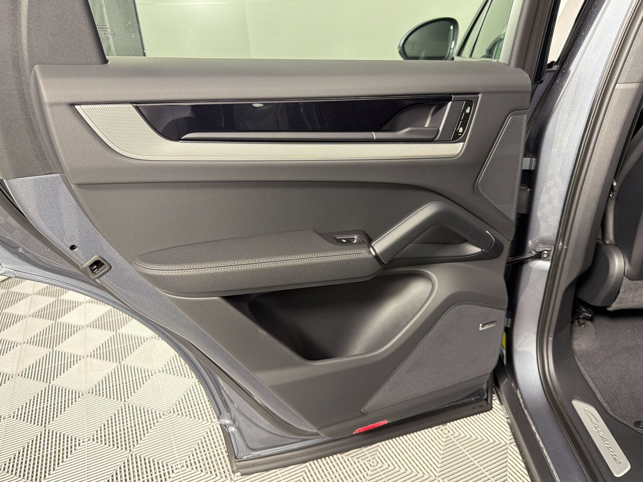 Certified 2026 Porsche Cayenne AWD/4WD image 27