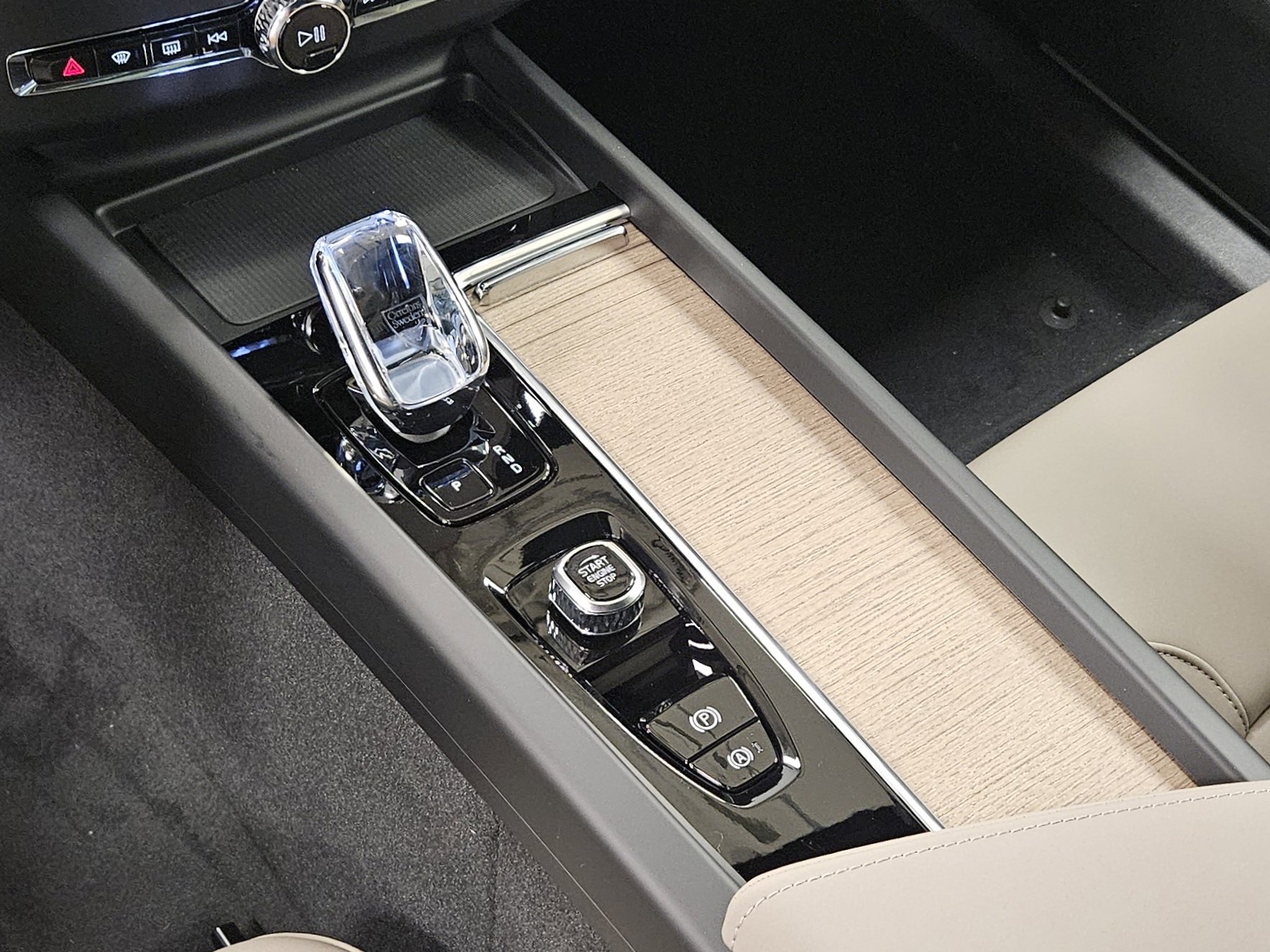 New 2026 Volvo XC60 B5 Core w/ Climate Package AWD/4WD image 43