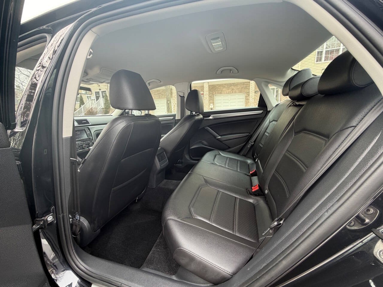 Used 2017 Volkswagen Passat 1.8T R-Line FWD image 13
