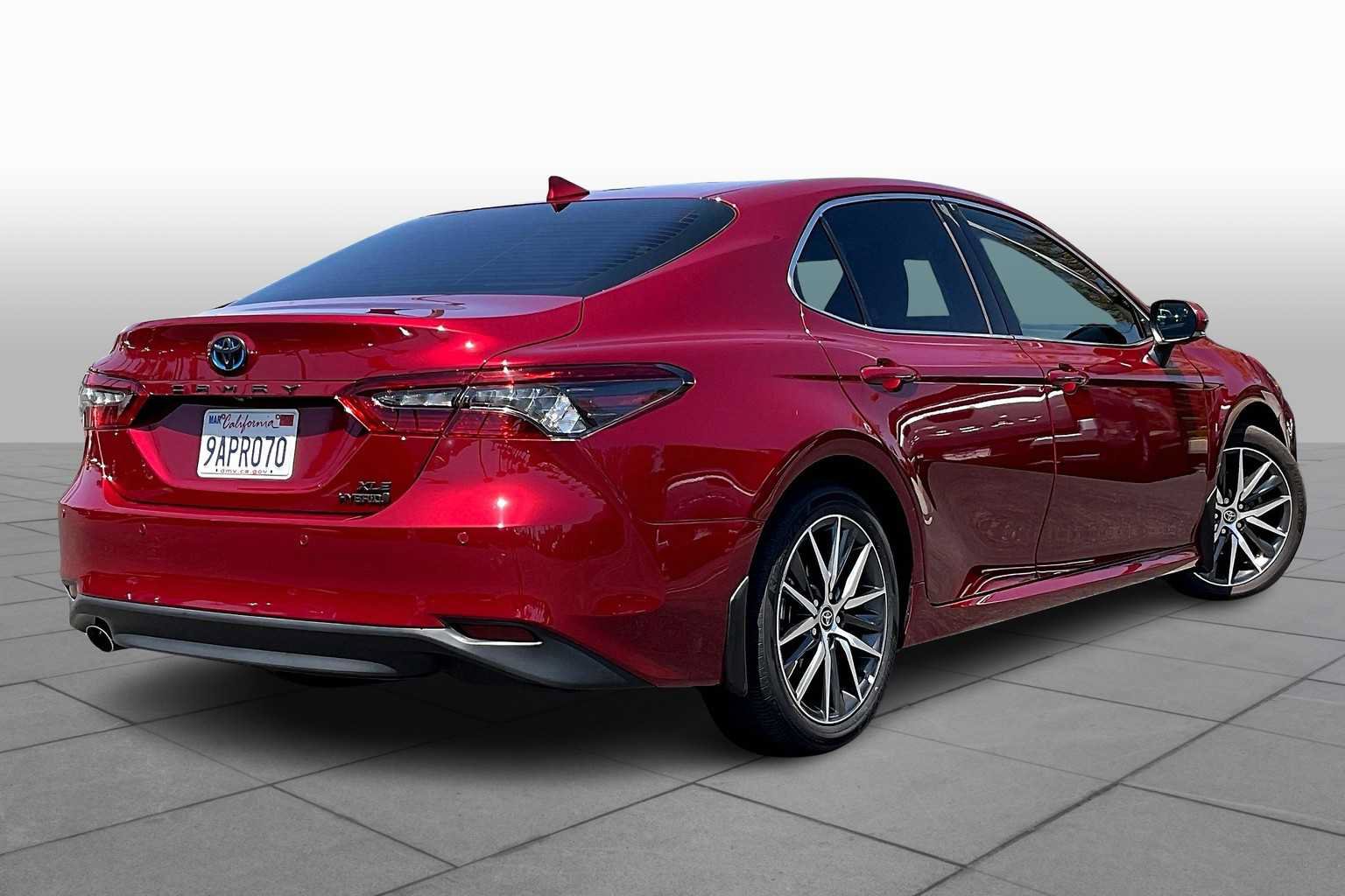 Used 2022 Toyota Camry XLE w/ Navigation Upgrade Package FWD image 12
