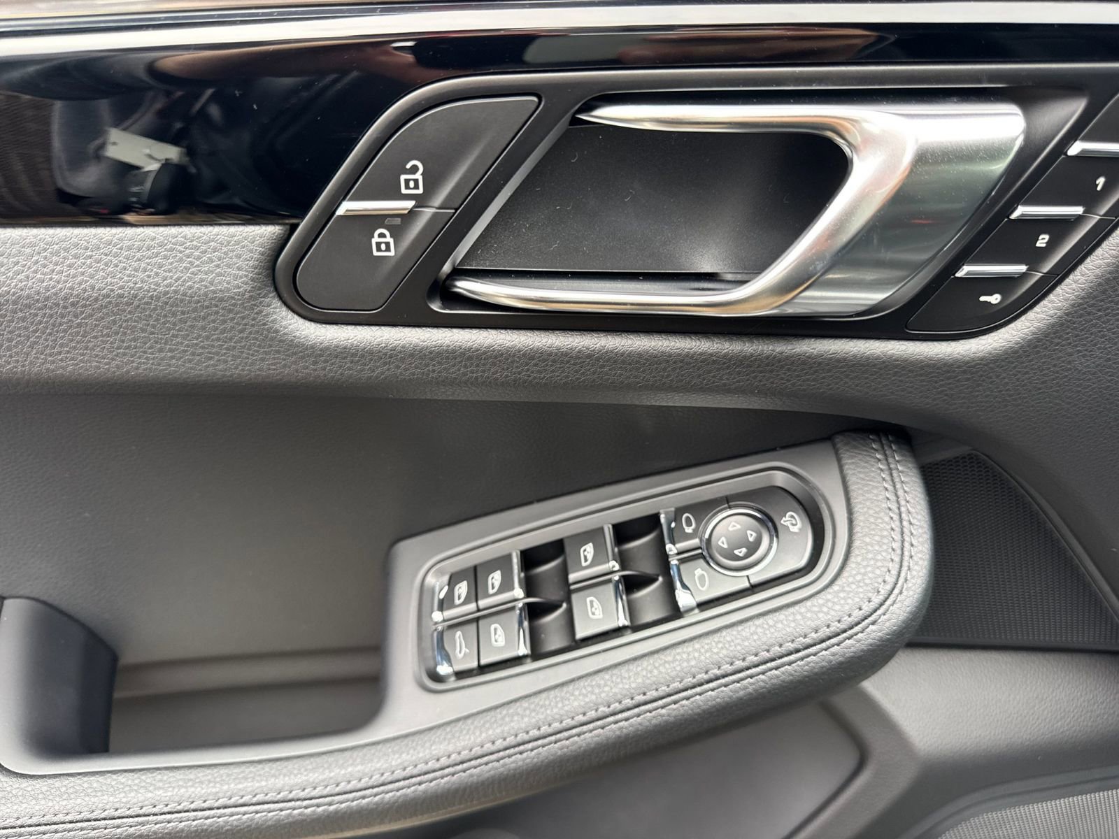 New 2026 Porsche Macan S image 12