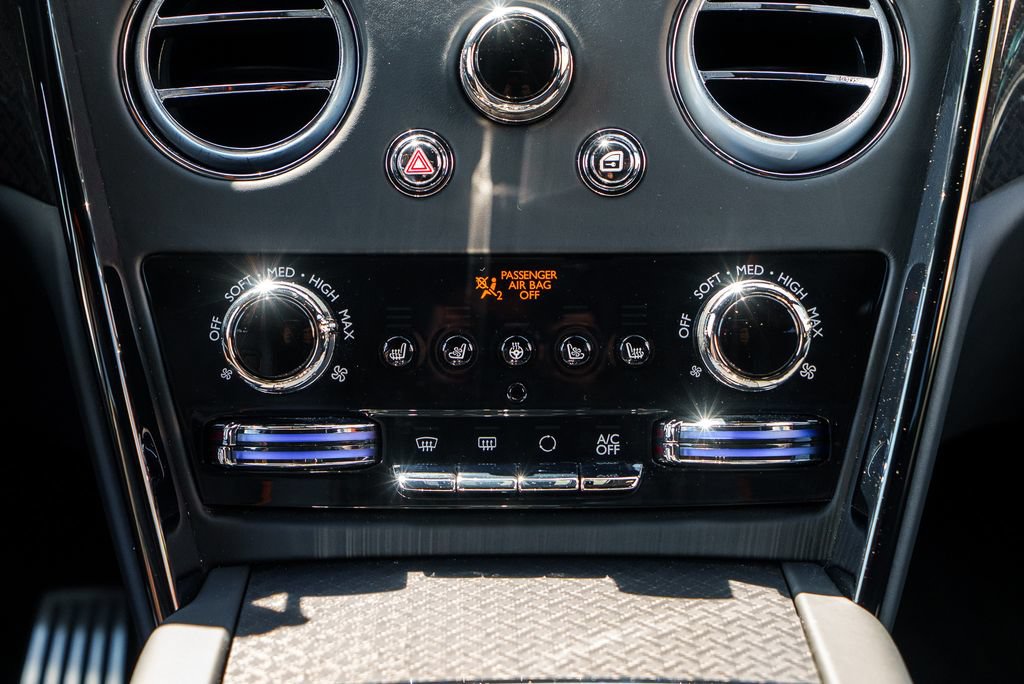 Used 2025 Rolls-Royce Cullinan Black Badge AWD/4WD image 57
