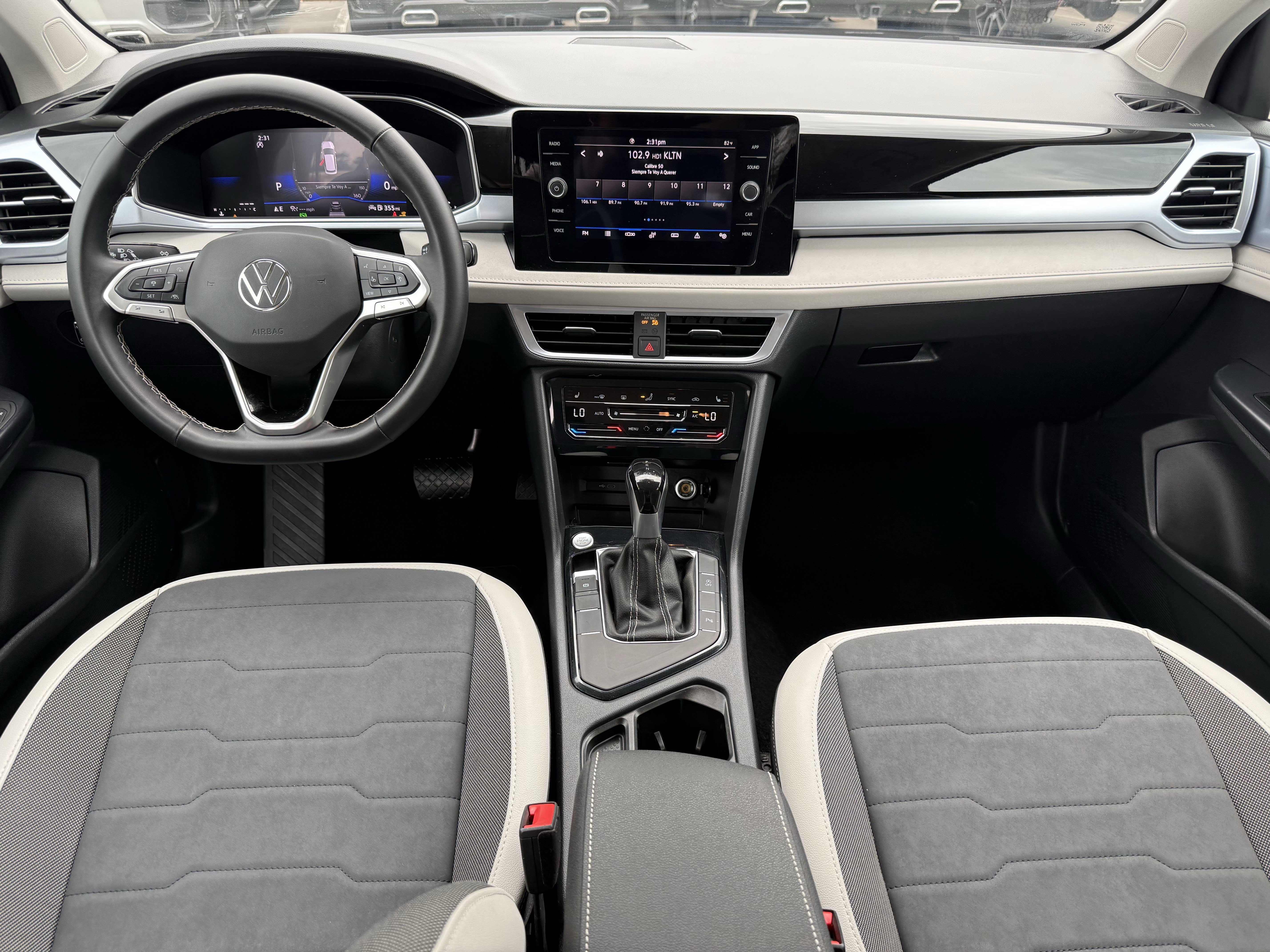 Used 2025 Volkswagen Taos SE image 12