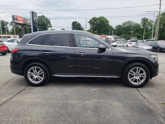 Used 2025 Mercedes-Benz GLC 300 4MATIC image 5