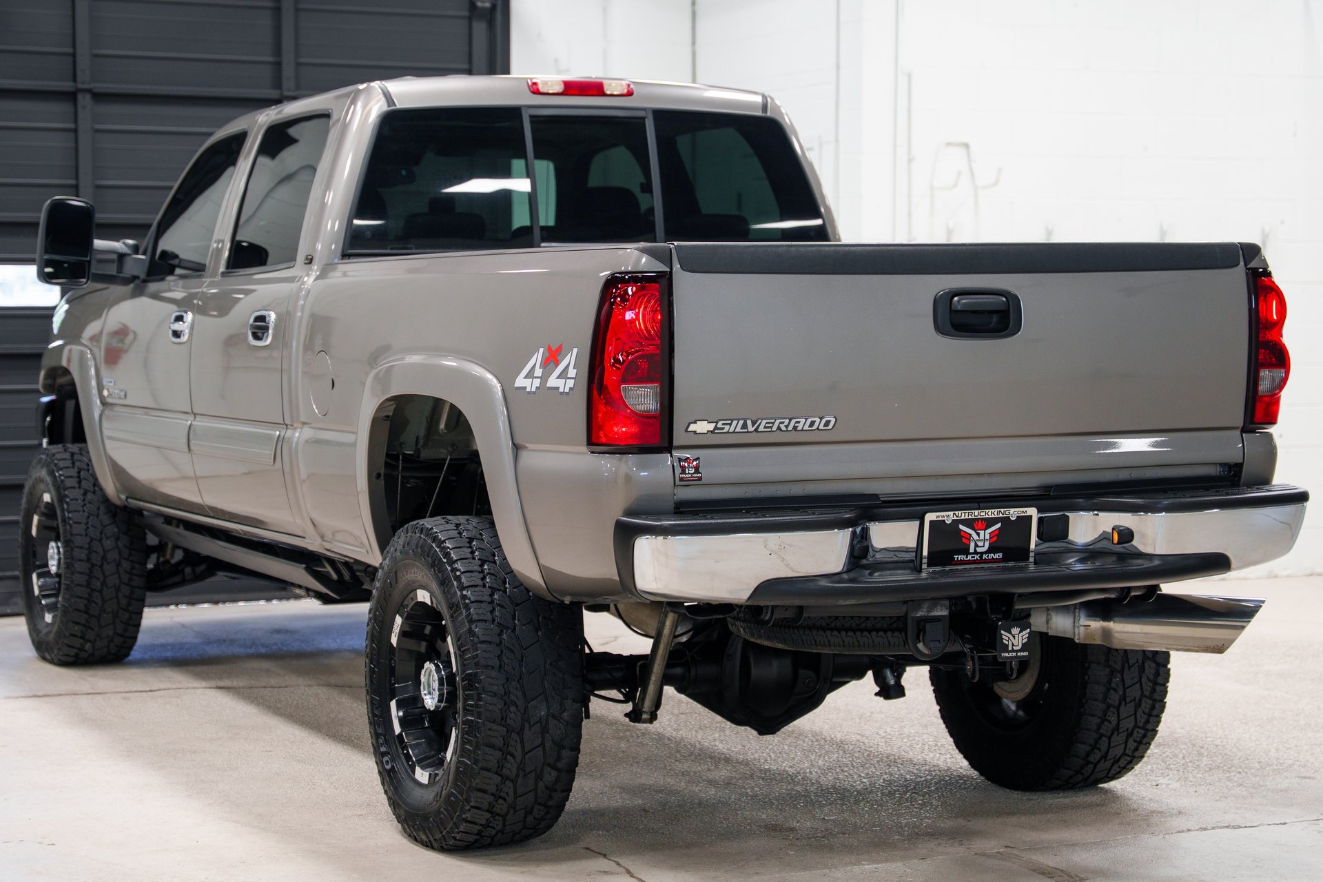 Used 2007 Chevrolet Silverado 2500 LT w/ Heavy-Duty Power Package AWD/4WD image 12