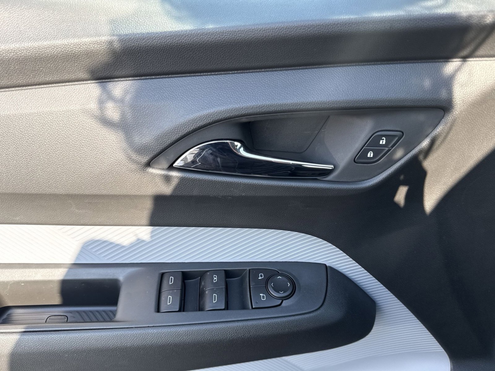 New 2027 Chevrolet Bolt LT w/ Comfort Package FWD image 15