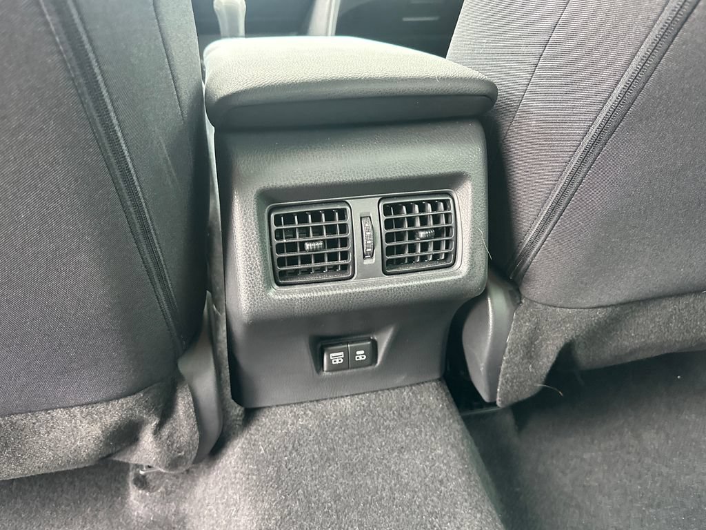 Used 2025 Toyota Camry LE AWD/4WD image 27