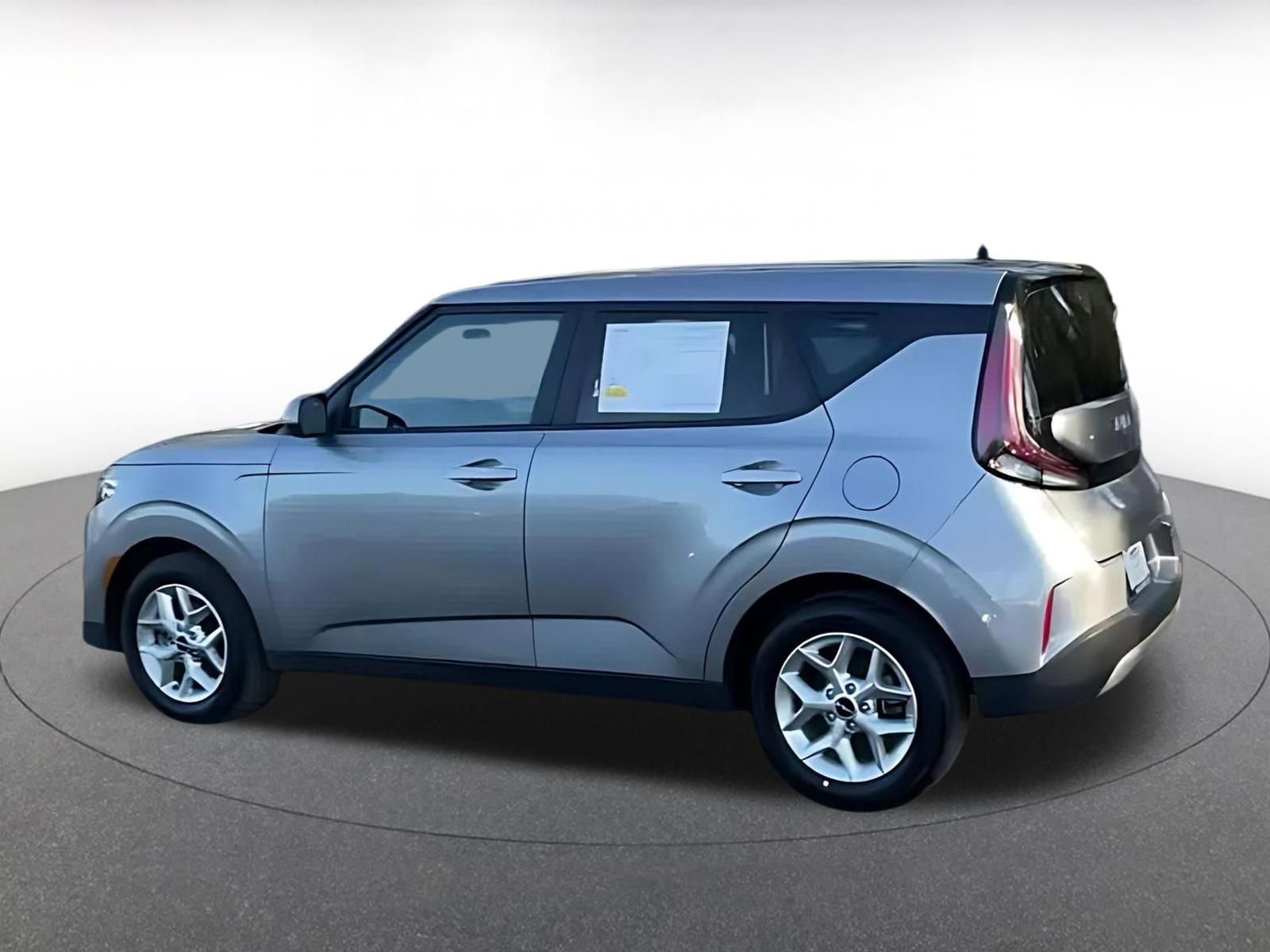 Used 2025 Kia Soul LX w/ LX Technology Package image 10