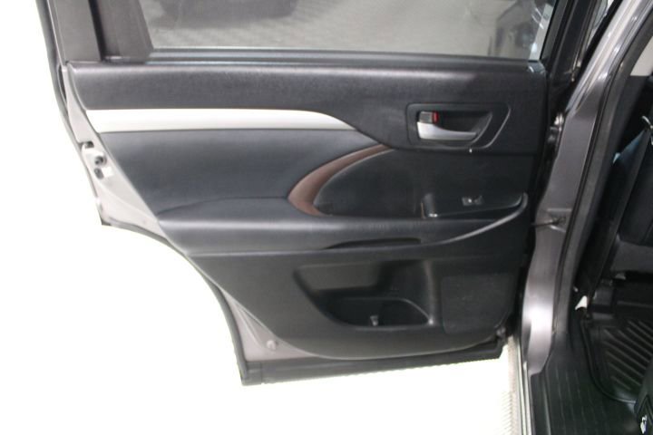 Used 2015 Toyota Highlander XLE image 22