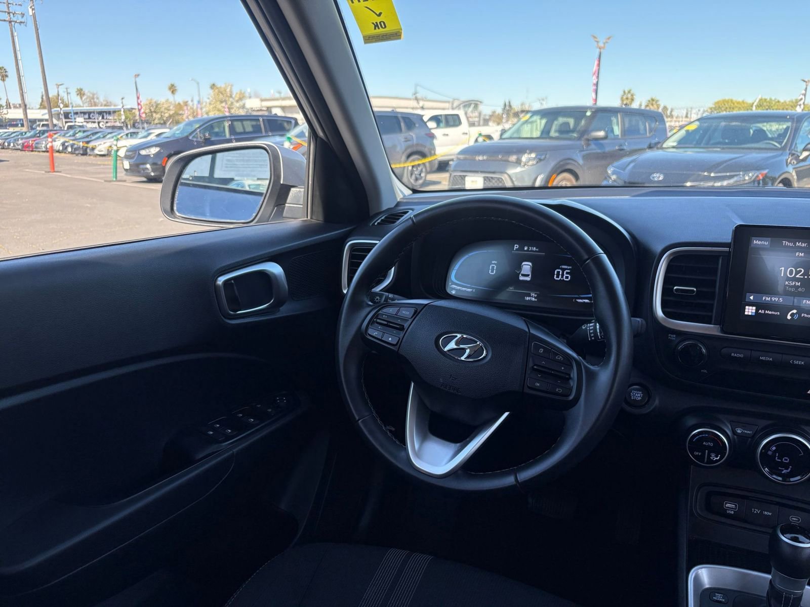 Used 2025 Hyundai Venue SEL image 34