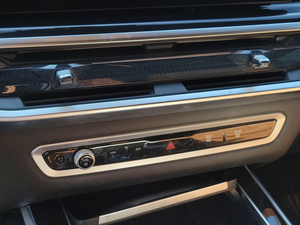 Used 2023 BMW X7 xDrive40i w/ Executive Package image 31