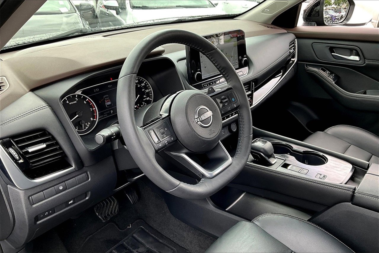 Used 2023 Nissan Rogue SL w/ SL Premium Package image 17