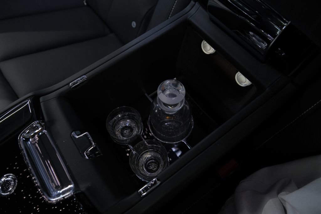 Used 2026 Rolls-Royce Phantom Sedan image 46