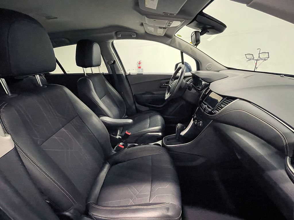 Used 2018 Chevrolet Trax LT w/ LT Convenience Package AWD/4WD image 26